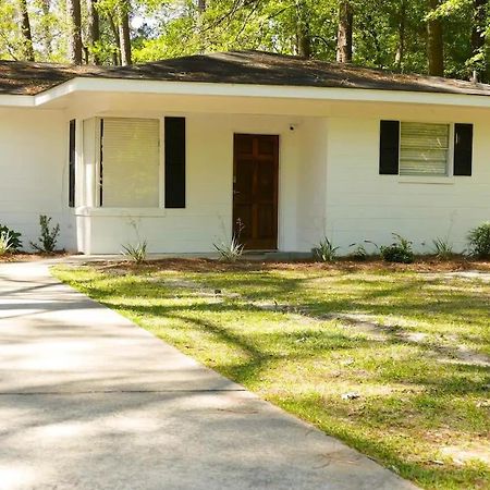Comfortable Cottage On The Blue Mile - Close To Gsu! 斯泰茨伯勒 外观 照片