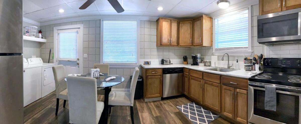 Comfortable Cottage On The Blue Mile - Close To Gsu! 斯泰茨伯勒 外观 照片