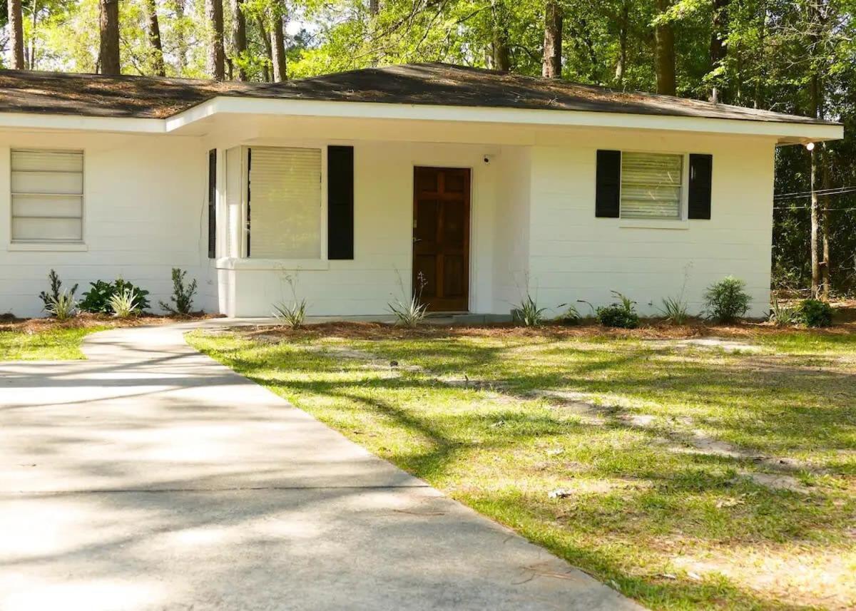 Comfortable Cottage On The Blue Mile - Close To Gsu! 斯泰茨伯勒 外观 照片